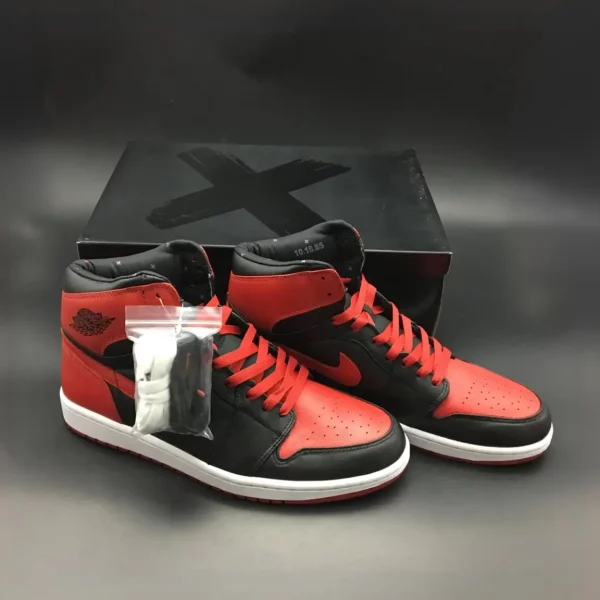Air Jordan 1 Retro High ‘Banned’ 2011 432001-001