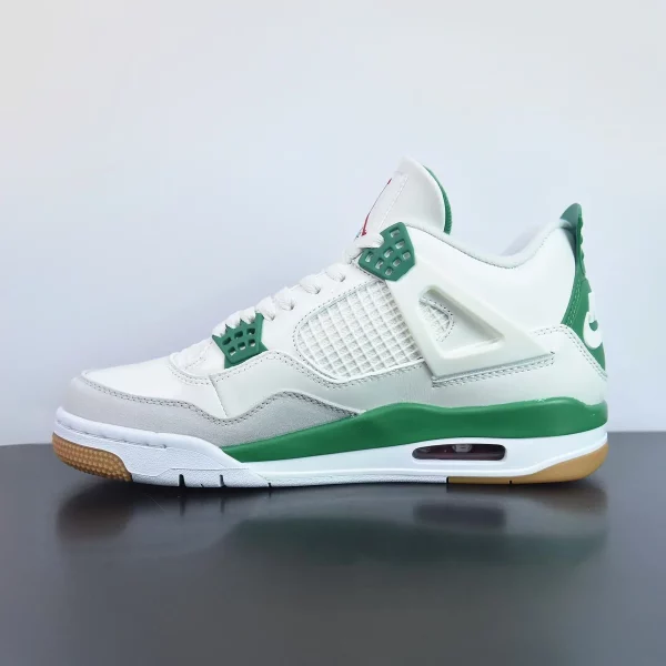 Nike SB x Air Jordan 4 ‘Pine Green’ DR5415-103