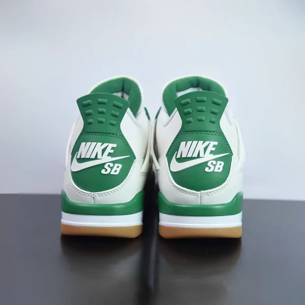 Nike SB x Air Jordan 4 ‘Pine Green’ DR5415-103