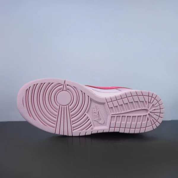 Dunk Low ‘Triple Pink’ DH9765-600 Kids Sneakers (GS)
