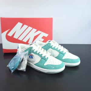 Kasina x Nike Dunk Low ‘Road Sign’ Neptune Green CZ6501-101