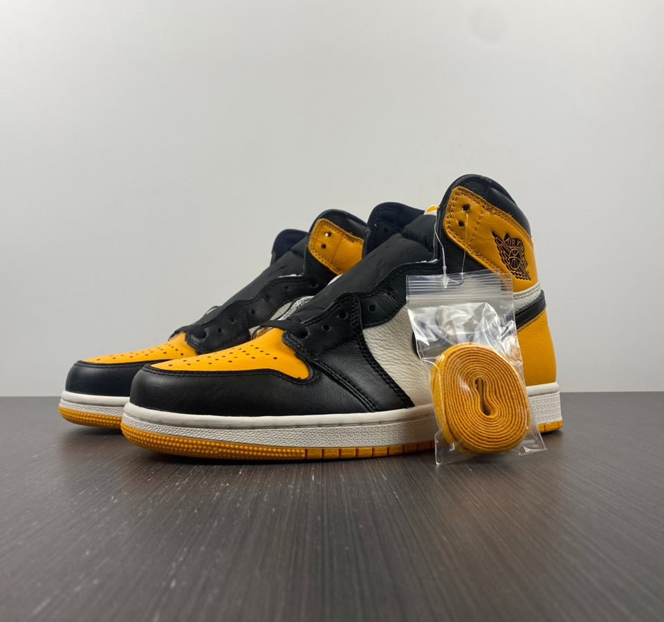 Air Jordan 1 Retro High OG ‘Yellow Toe’ 555088-711